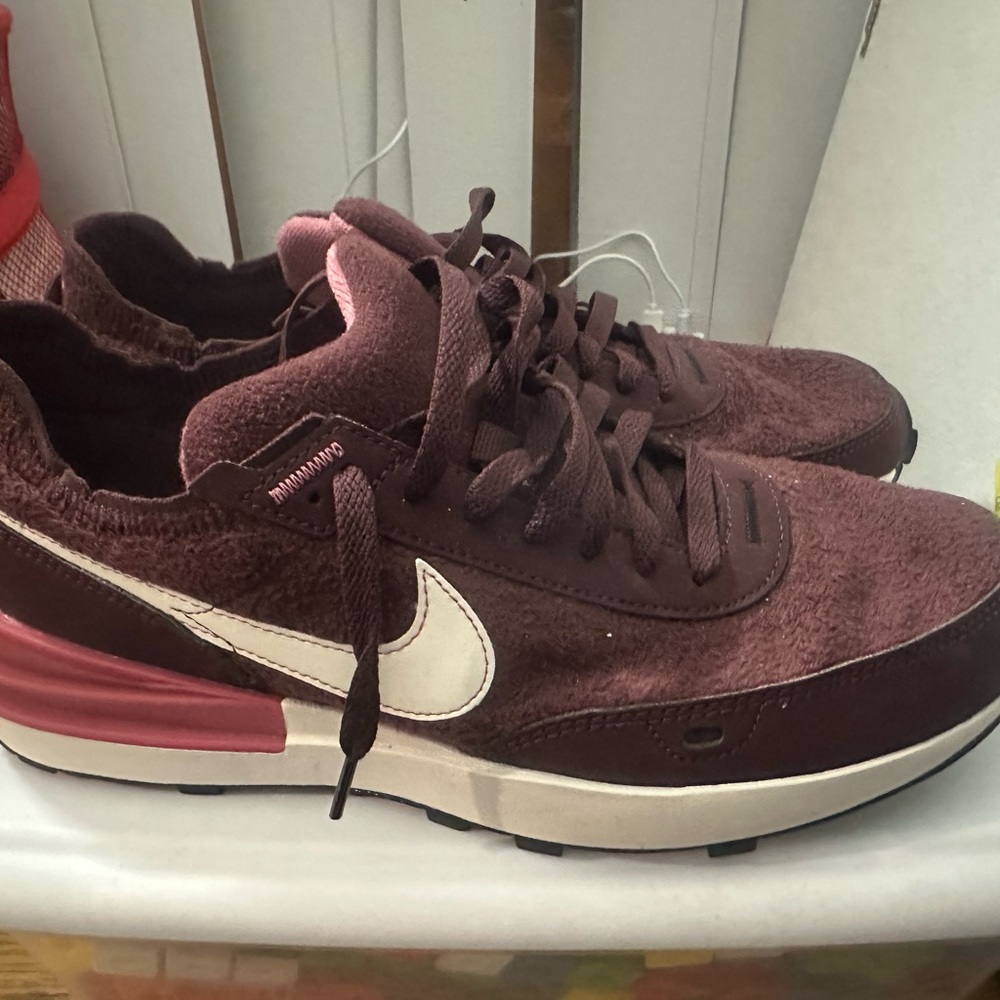 Nike Waffle One SE Burgundy Crush
